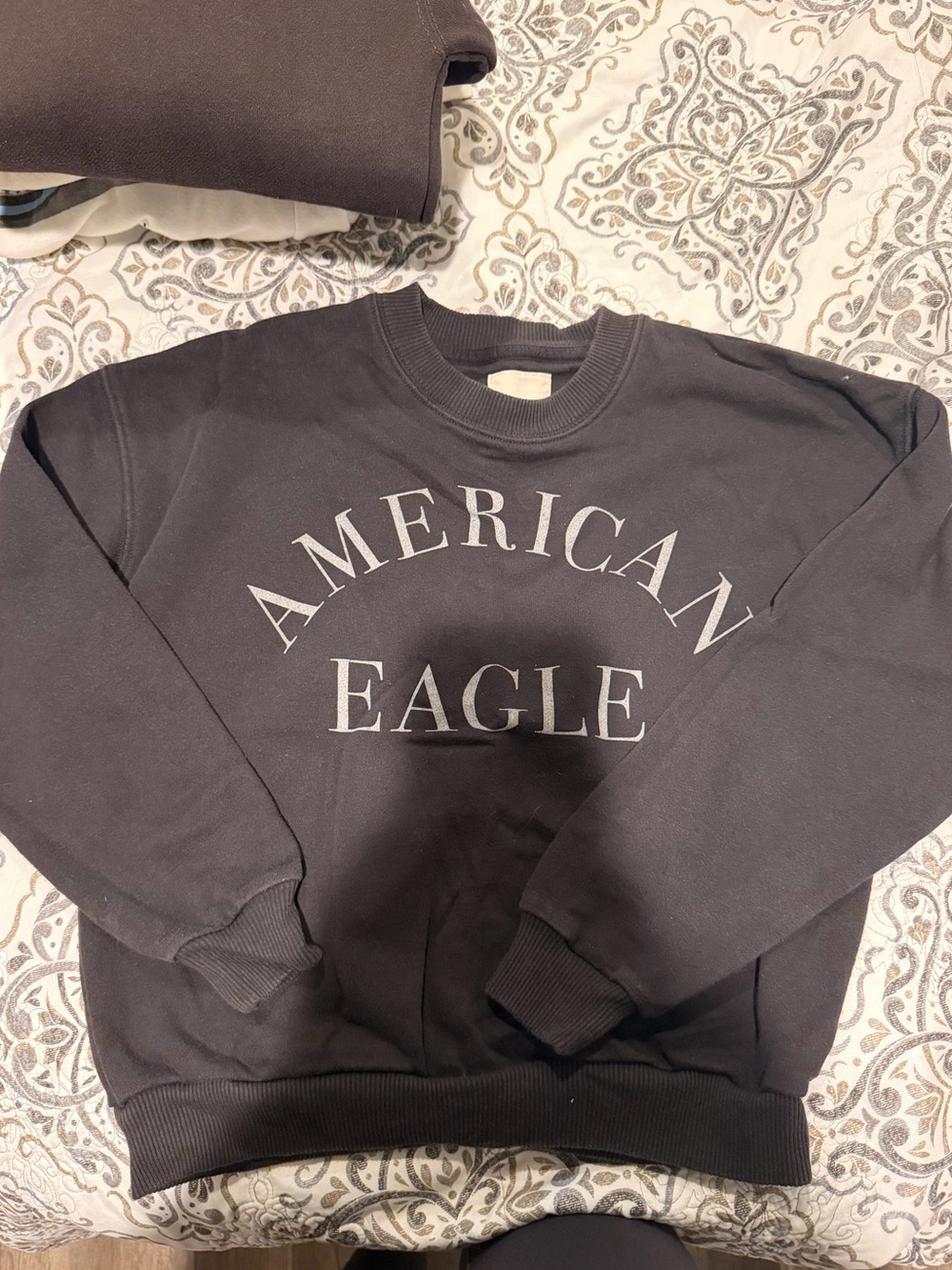 American Eagle crewneck